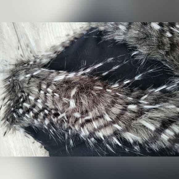 La Fabrique faux fur vest size medium  black white gray striped feather look - Picture 8 of 10